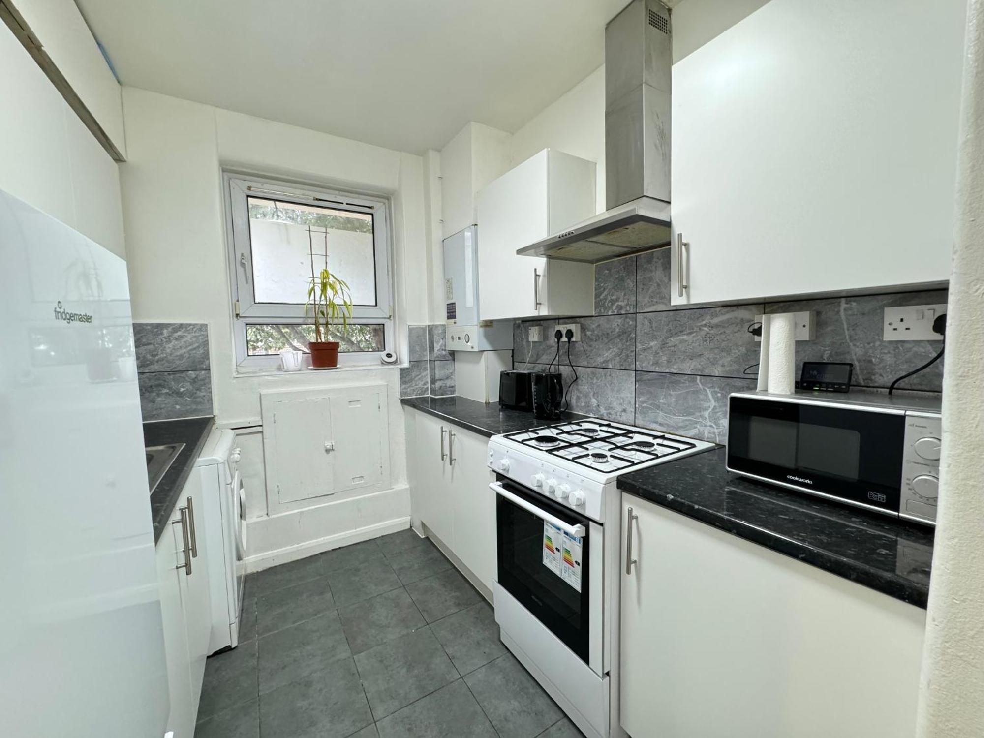 Well-presented 1bd Flat Heart Of East