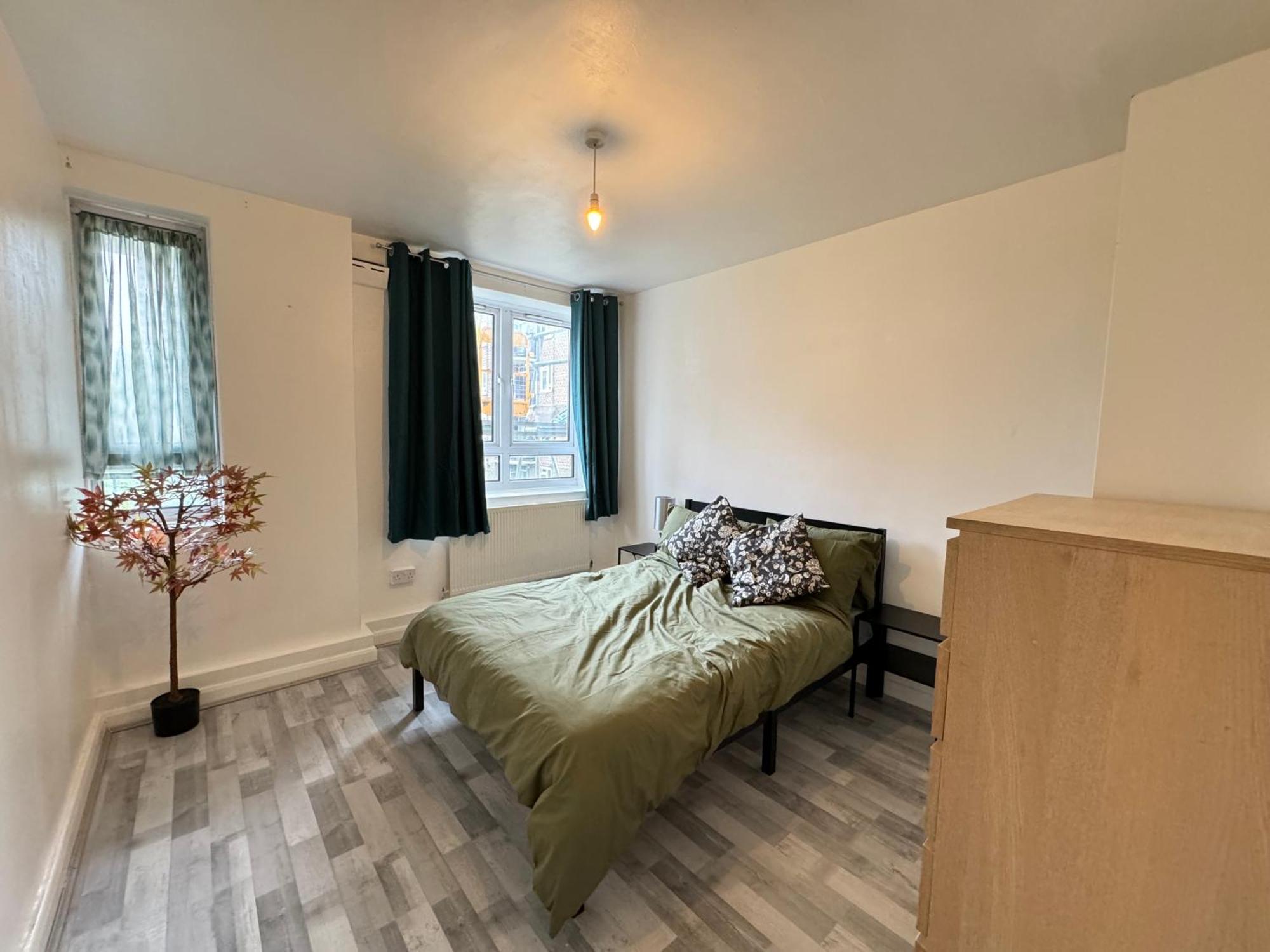 Well-presented 1bd Flat Heart Of East Apartment *